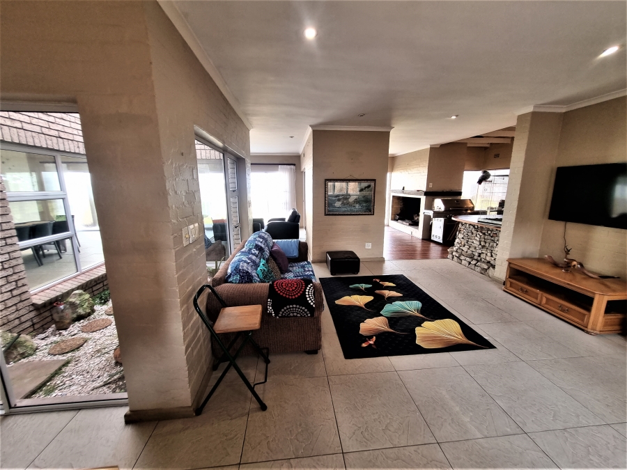 5 Bedroom Property for Sale in Bluewater Bay Western Cape